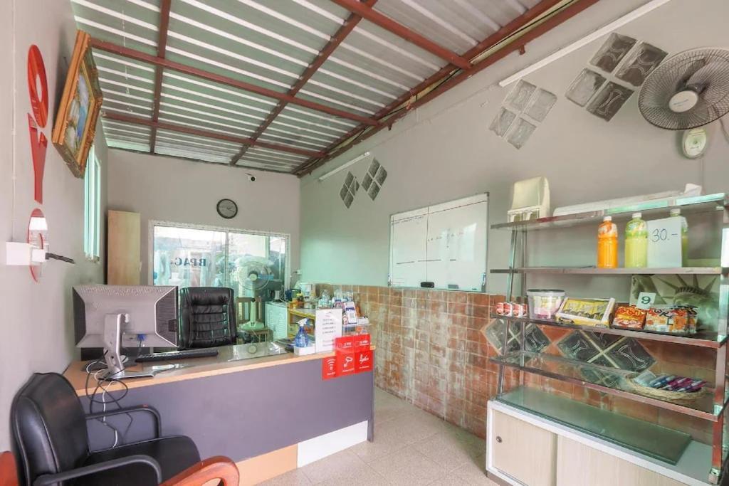 Oyo 75416 Rama3 Sunrise Hostel Bangkok Kültér fotó